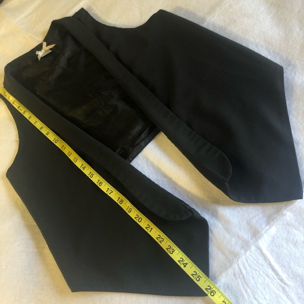 Basic Black Vest - Picture 2 of 4